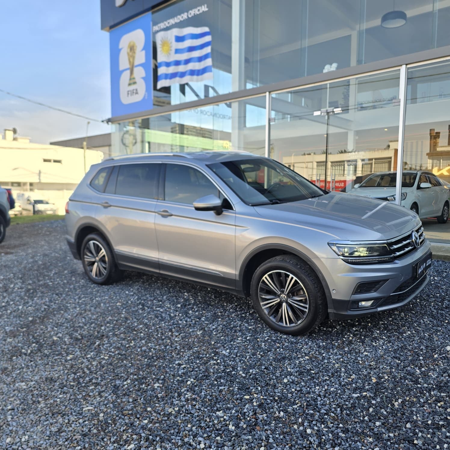 Volkswagen Tiguan 2.0 - Foto 2