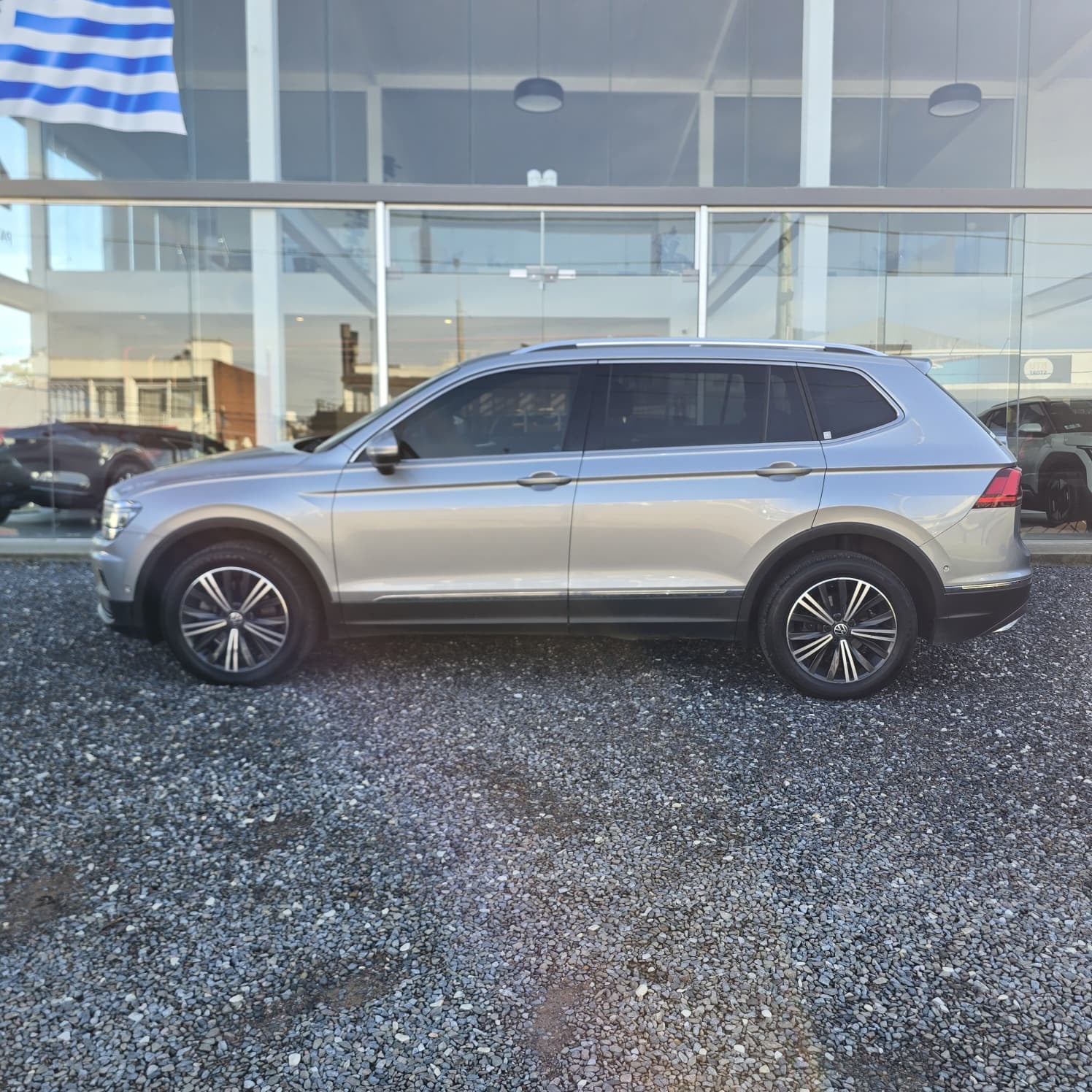 Volkswagen Tiguan 2.0 - Foto 18